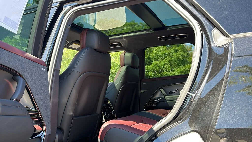 New 2026 Santorini Black LAND ROVER Dynamic SE image 21