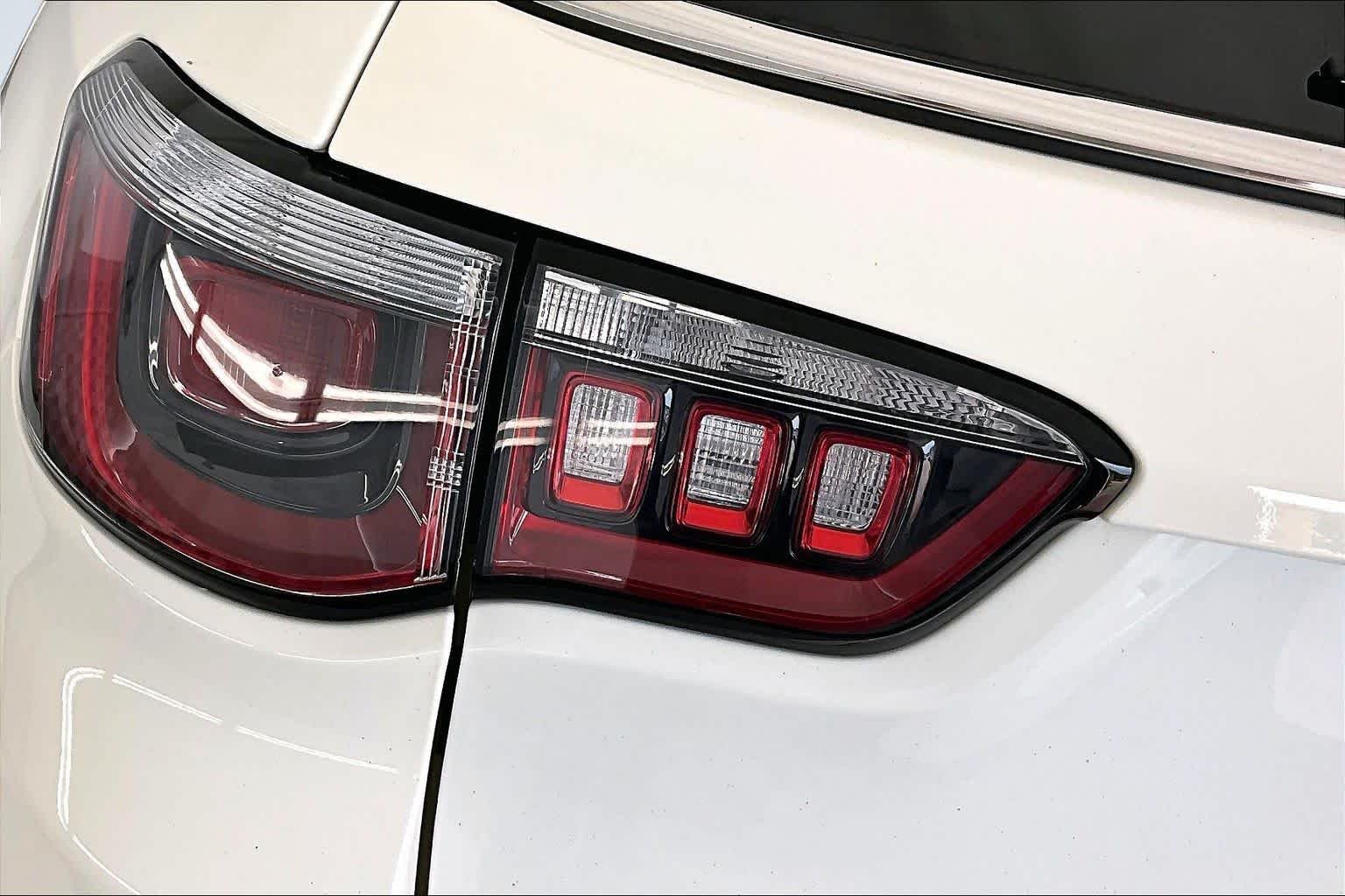 Used 2018 White Clearcoat Jeep Limited image 25