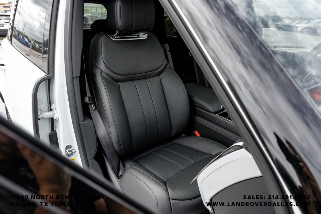 New 2027 Fuji White Land Rover SE image 36