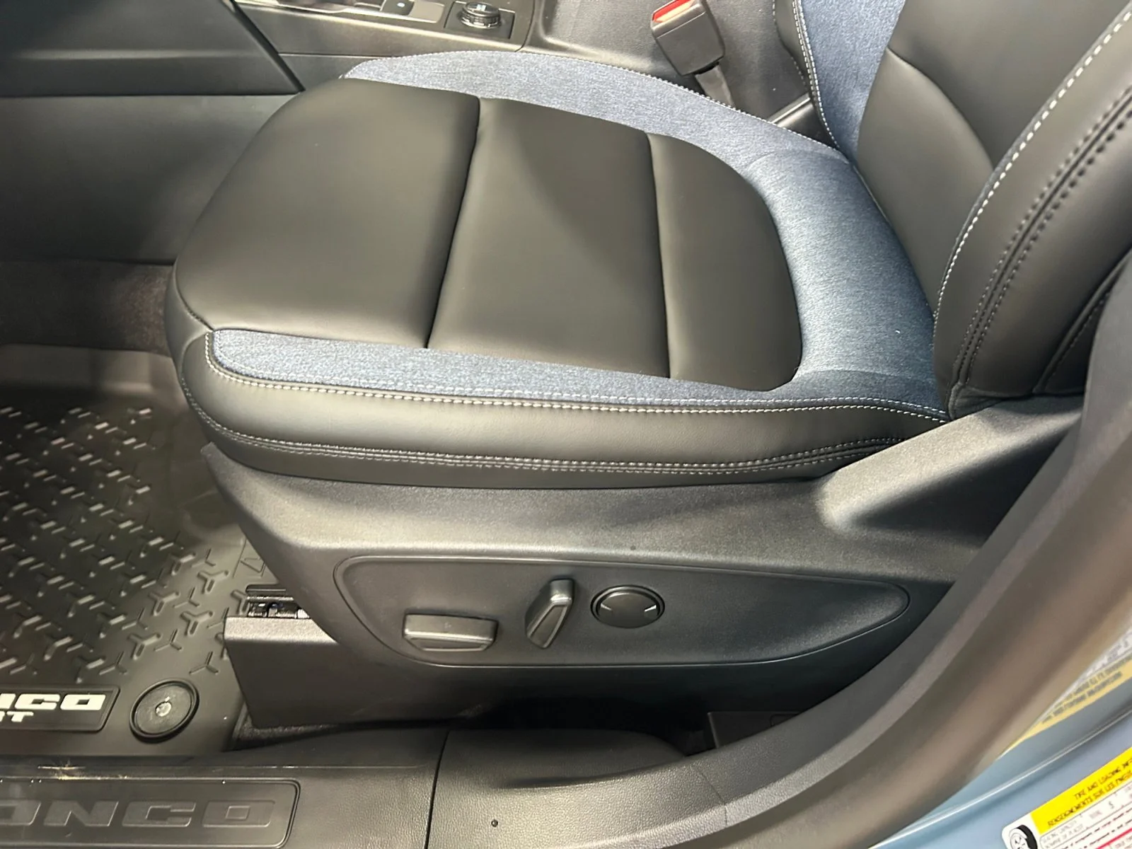 New 2026 Azure Grey Metallic Tri-Coat Ford Outer Banks image 14