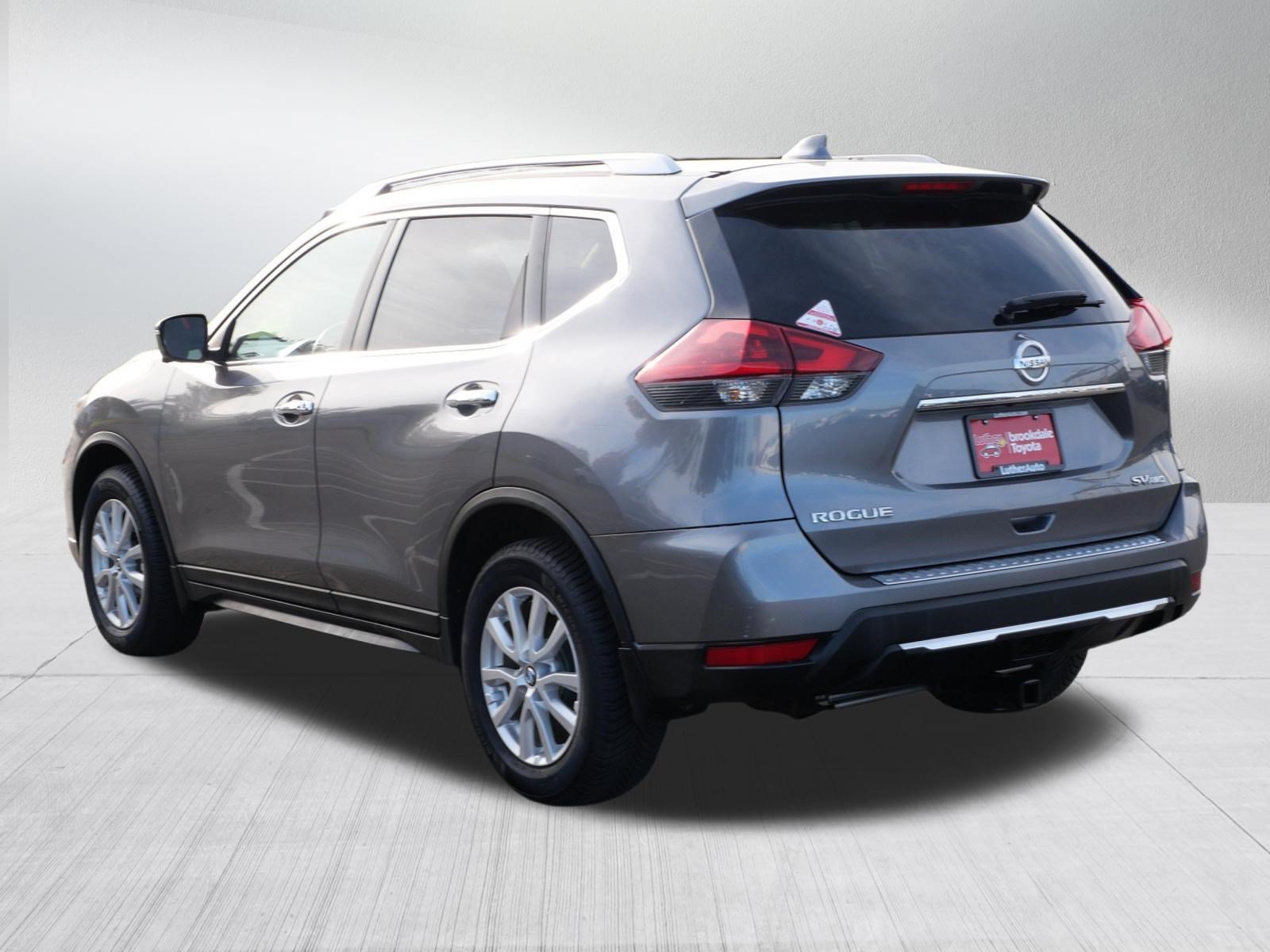 Used 2018 Gun Metallic Nissan SV image 5