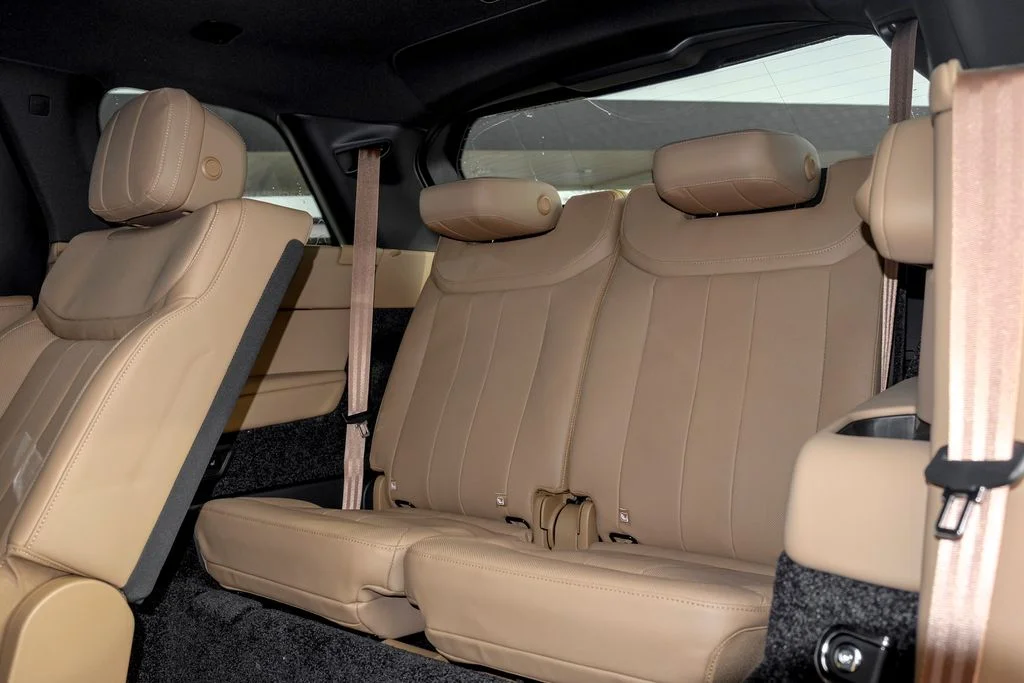 New 2026 Fuji White Land Rover SE image 16