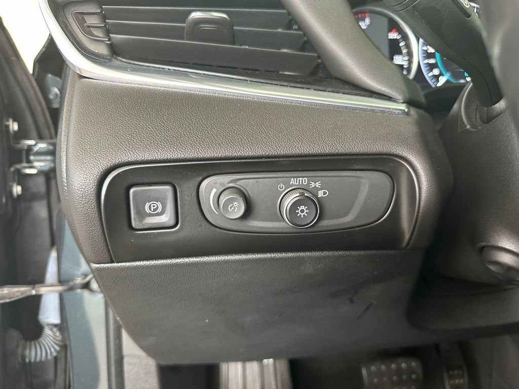 Used 2019 Includes Pitch Dark Night lower exterior accent color.) Buick Avenir image 20