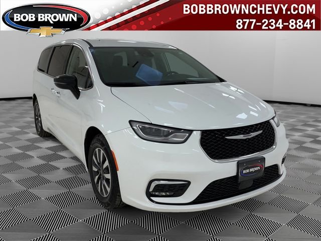 2024 Chrysler Pacifica Hybrid Select PHEV's photo