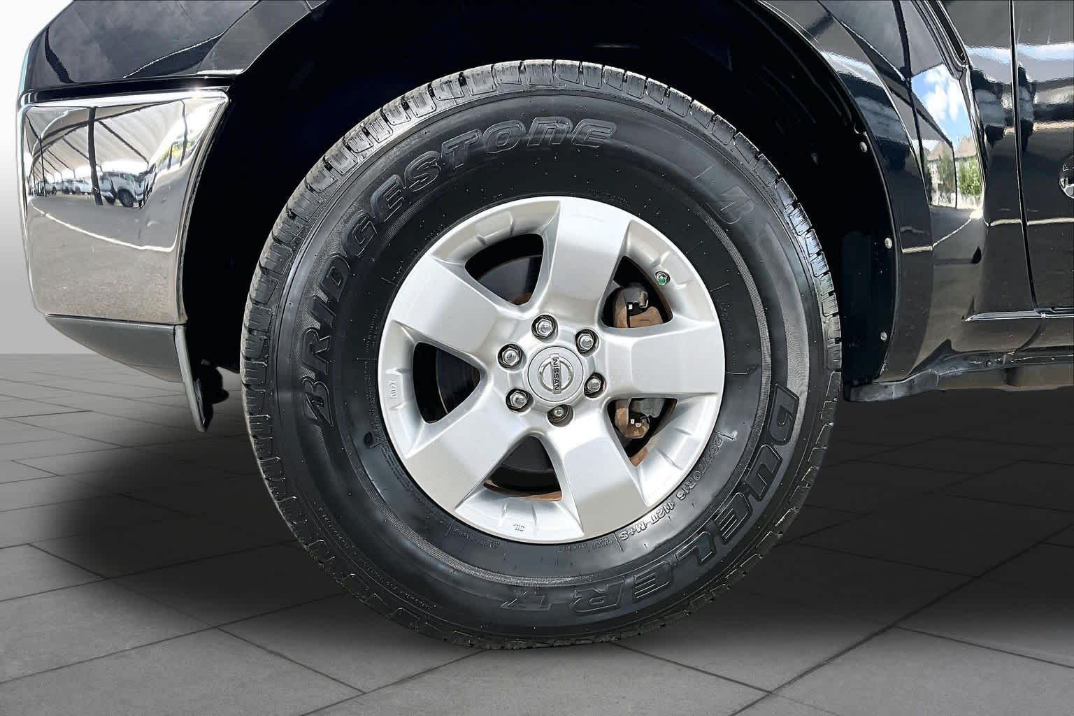 Used 2010 Super Black Nissan SE image 10