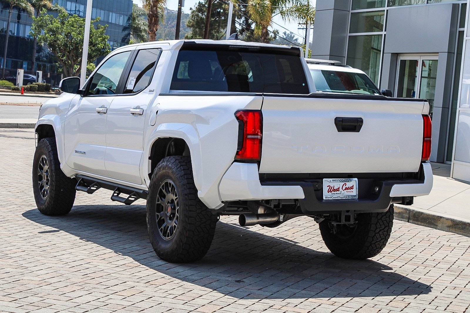 2025 Toyota Tacoma SR5 - Photo 8