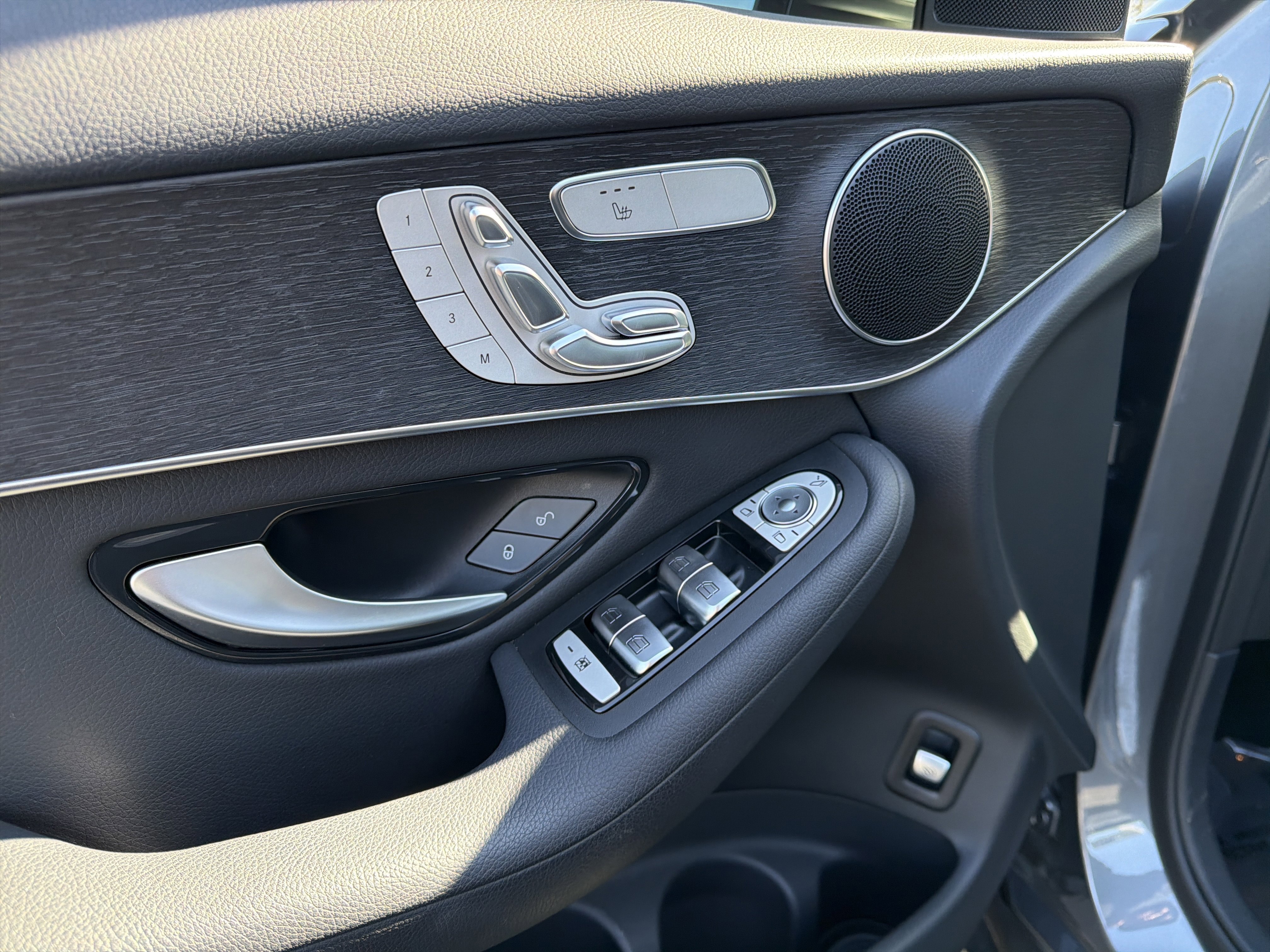 Used 2022 Selenite Grey Metallic Mercedes-Benz 300 image 11