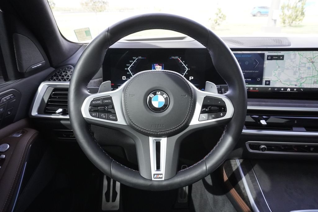 Used 2025 White BMW M60i image 10
