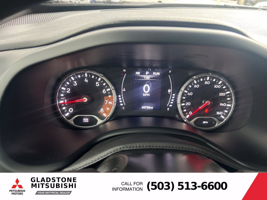 Used 2020 Glacier Metallic Clearcoat Jeep Latitude image 15