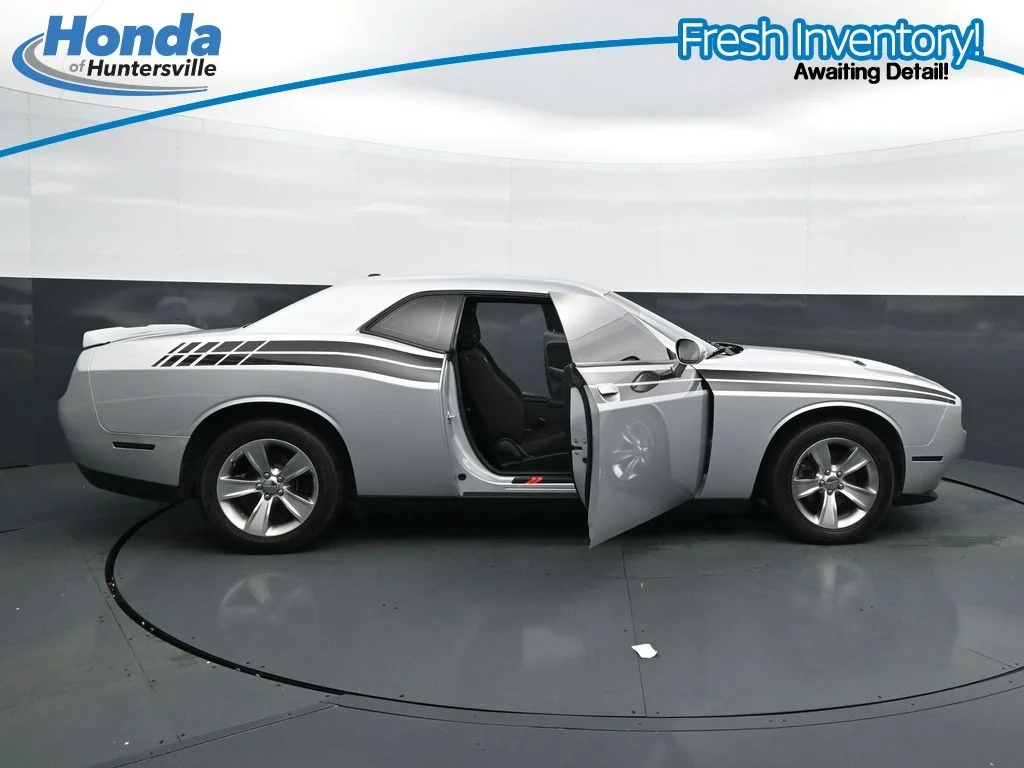 Used 2021 Triple Nickel Clearcoat Dodge SXT image 37