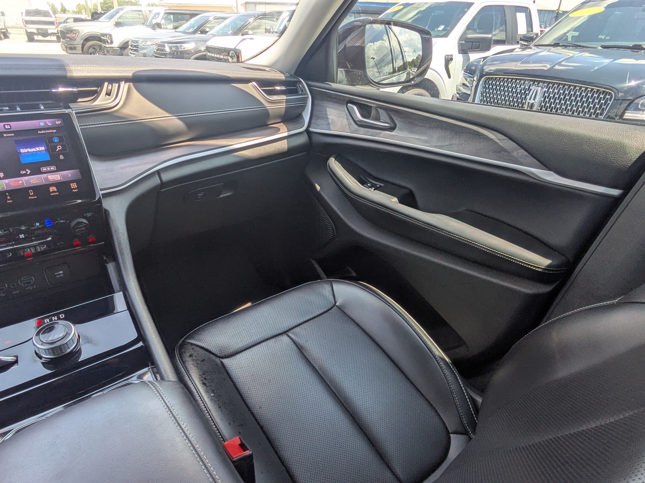 Used 2023 Midnight Sky Jeep Limited image 18