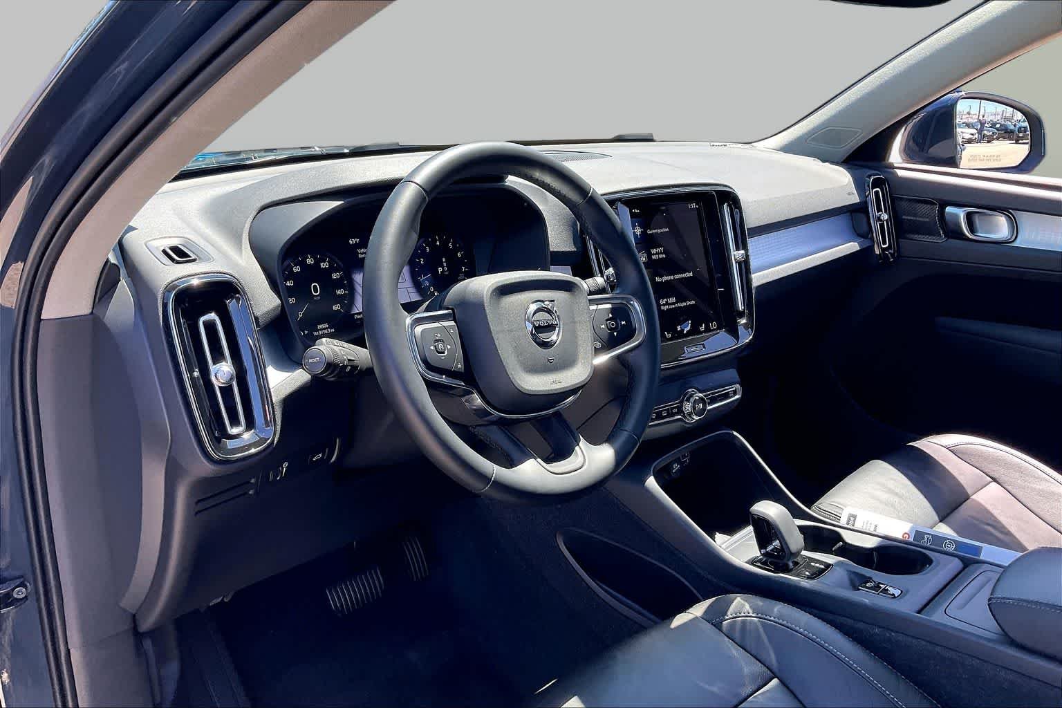 Used 2022 Denim Blue Metallic Volvo Momentum image 17