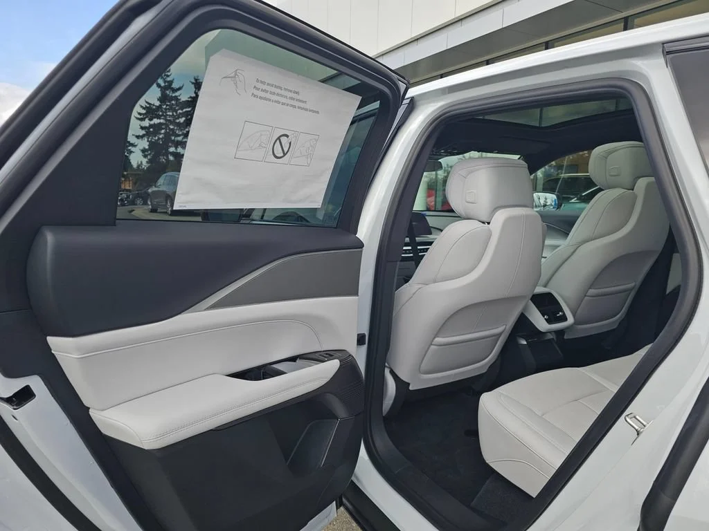 New 2027 Vibrant White Tricoat Cadillac Sport image 19