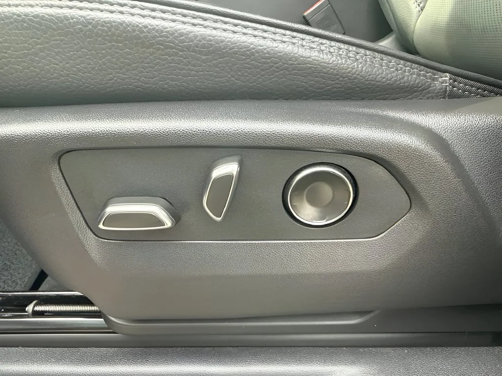 Used 2025 Onyx Black GMC Denali image 11