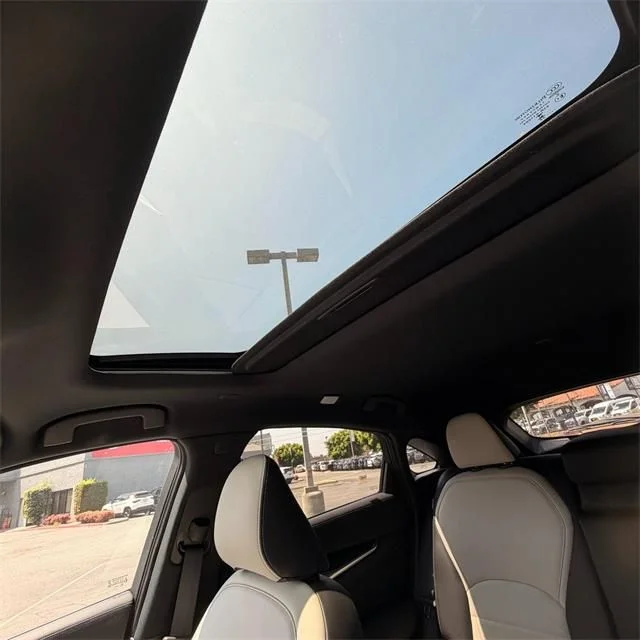 Used 2025 White INFINITI LUXE image 26