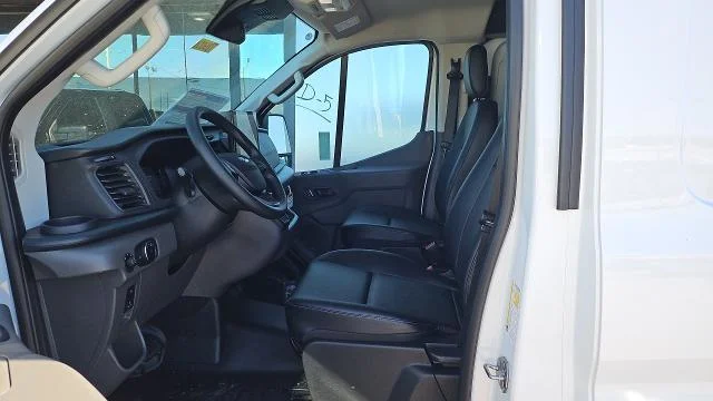 New 2026 Oxford White Ford 250 LR RWD image 21