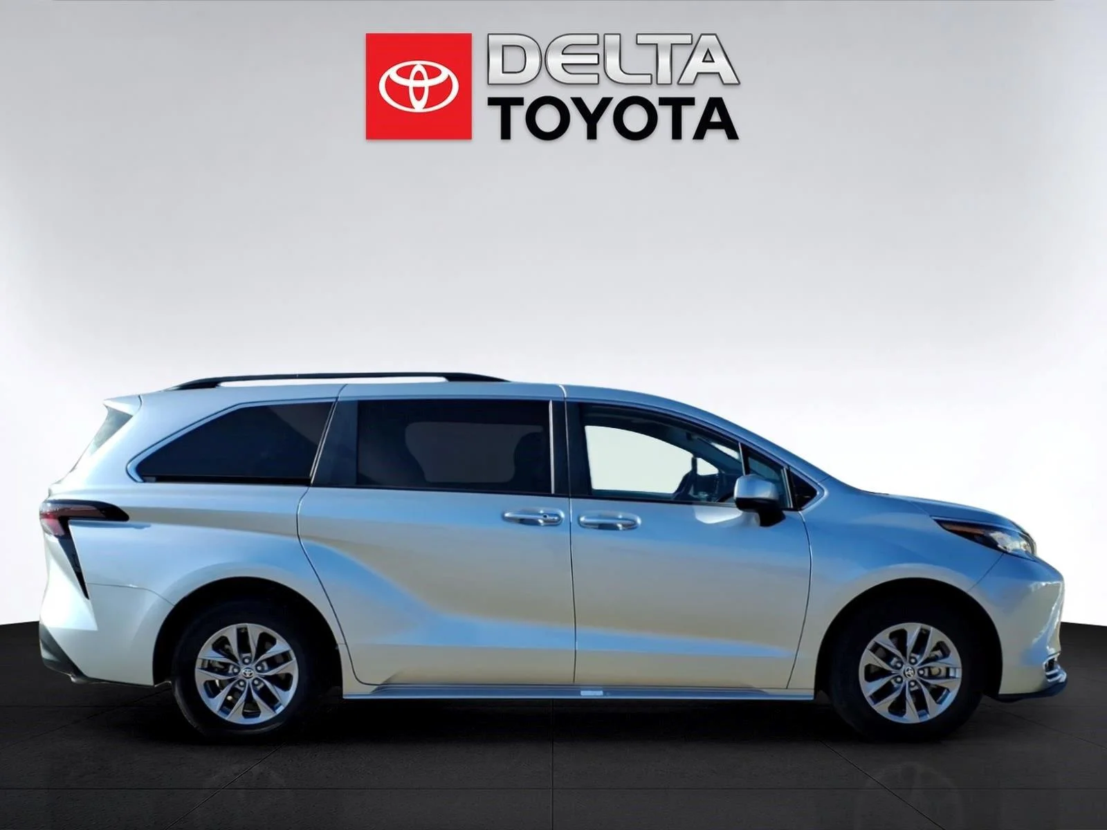 Used 2023 Celestial Silver Metallic Toyota XLE 7-Passenger image 6