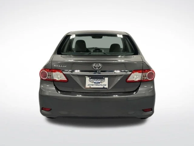 Used 2013 Gray Toyota L image 9