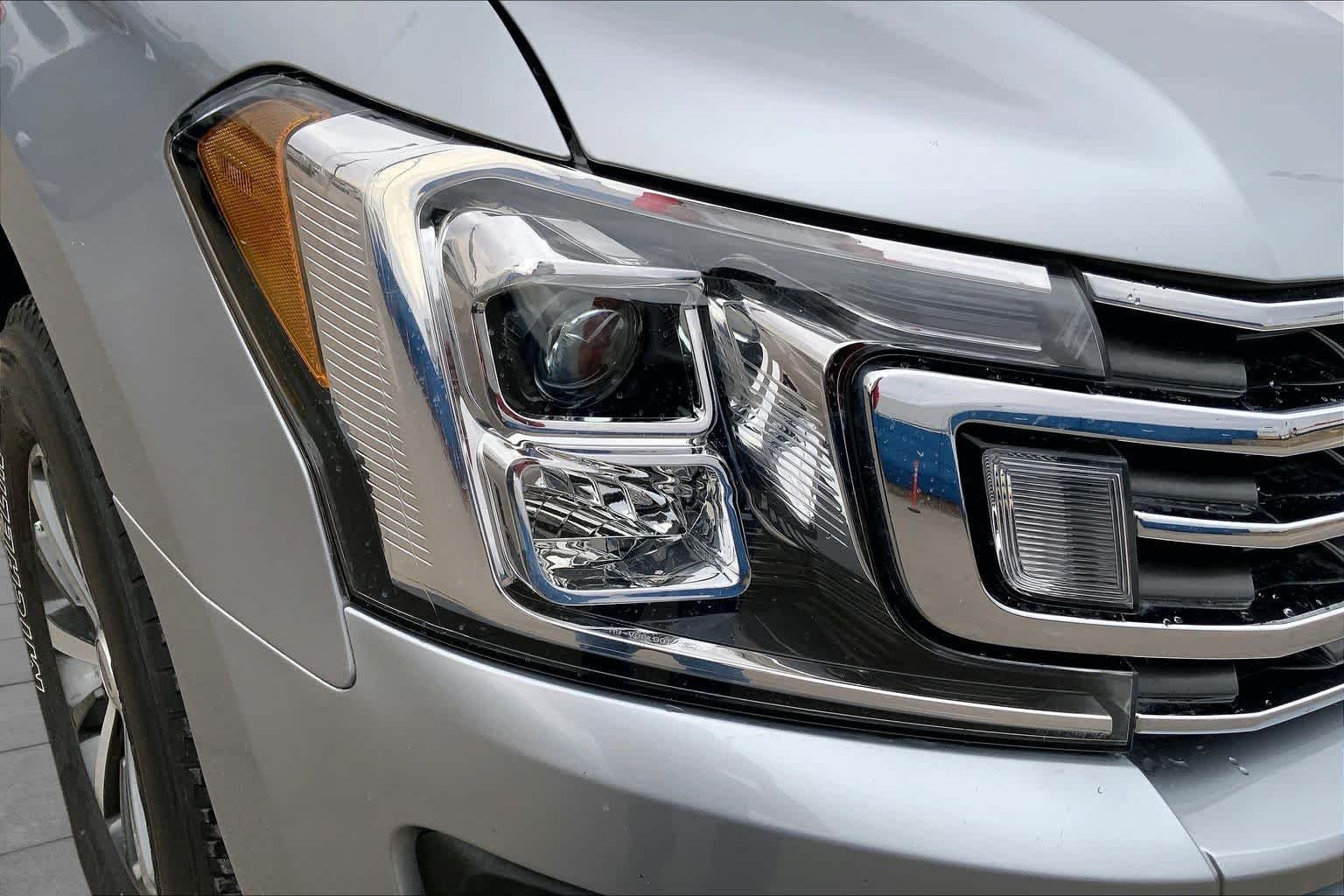 Certified Used 2021 Iconic Silver Ford XLT image 27