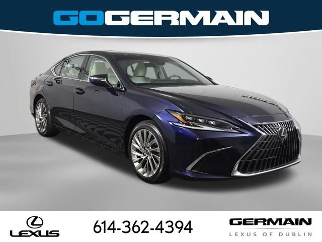 Used 2022  Lexus 250 image 4