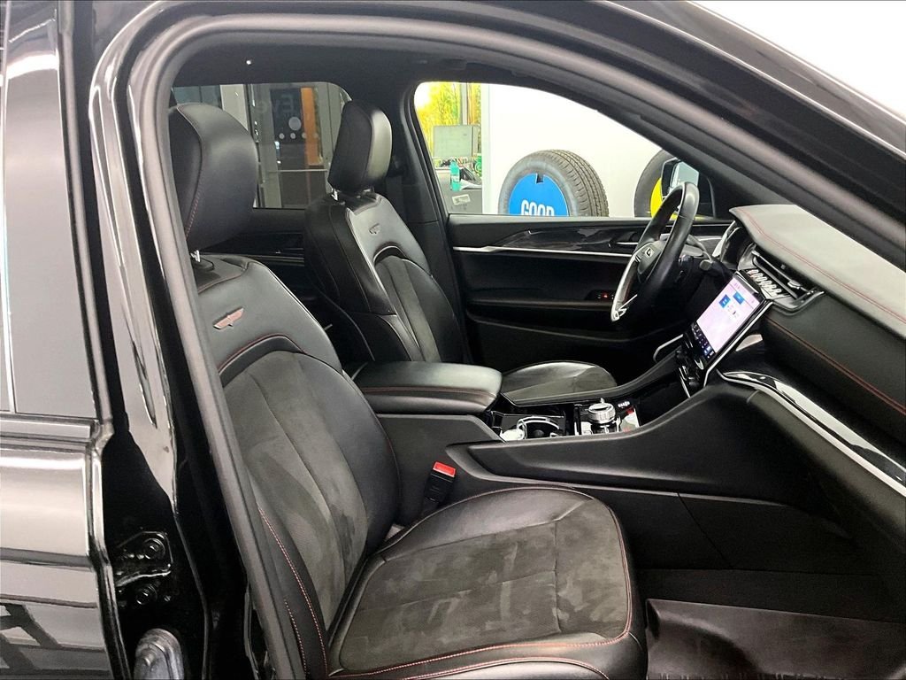 Used 2022 Black Jeep Trailhawk image 11