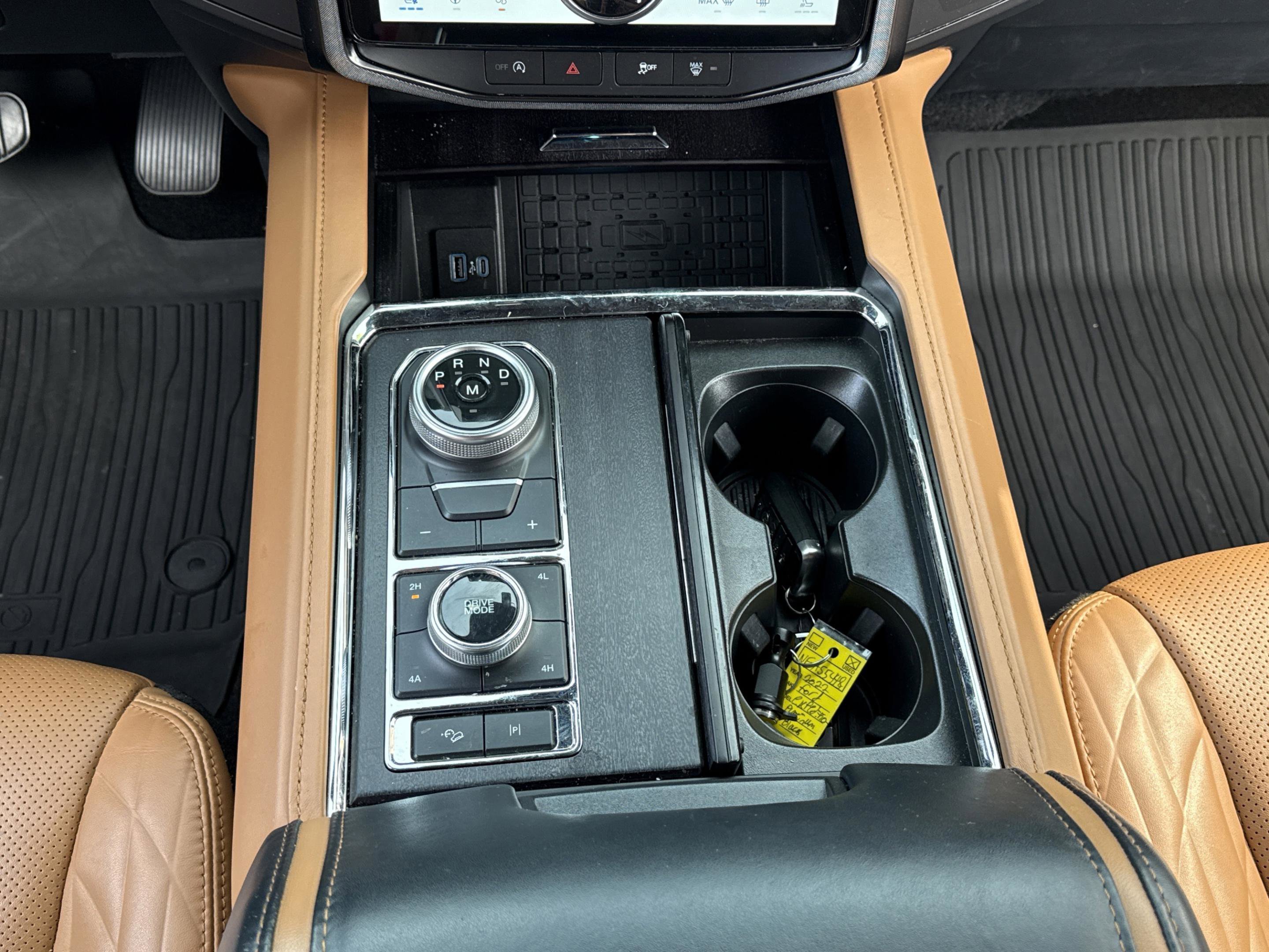 Used 2022 Black Metallic Ford Platinum image 13