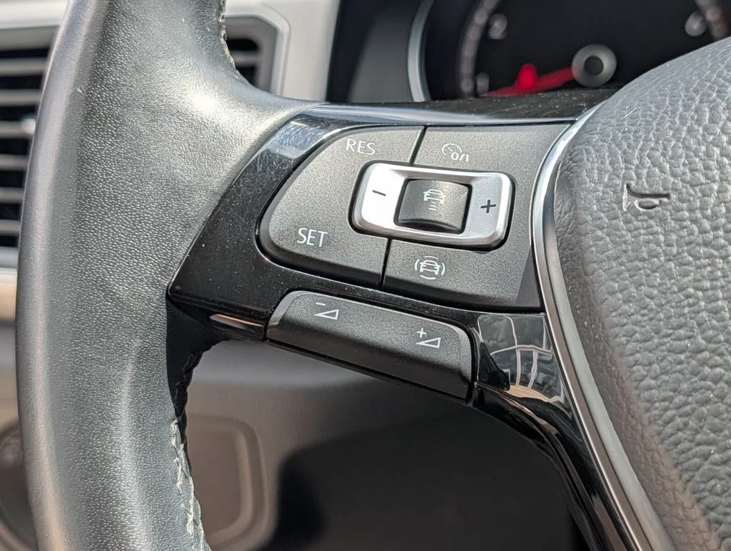 Used 2019 Blue Volkswagen 3.6L V6 SE image 22