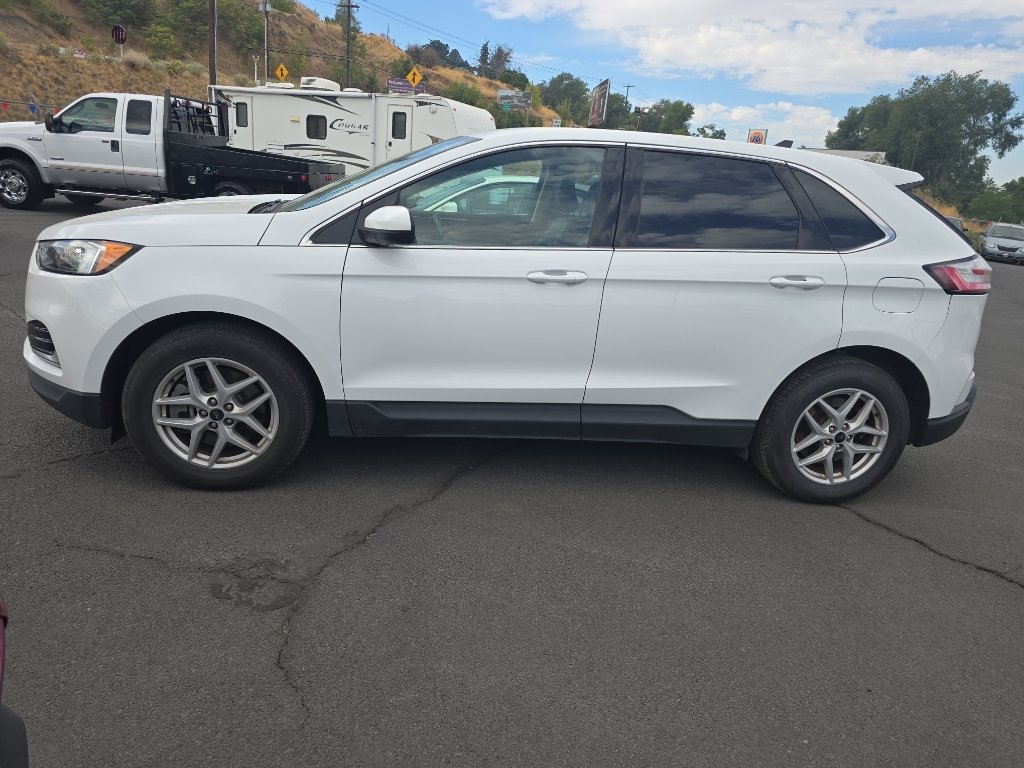 Used 2024 White Ford SEL image 3