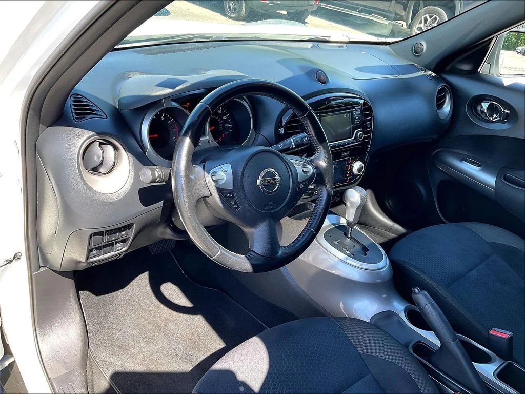 Used 2016 White Nissan SV image 8