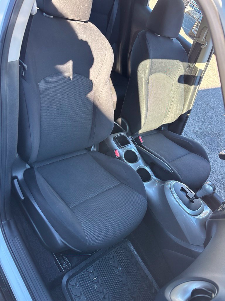 Used 2014 White Nissan S image 27