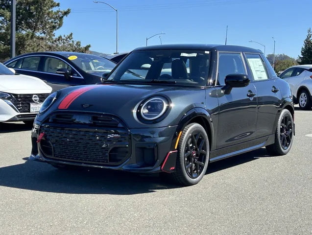 2026 MINI 4 Door Iconic