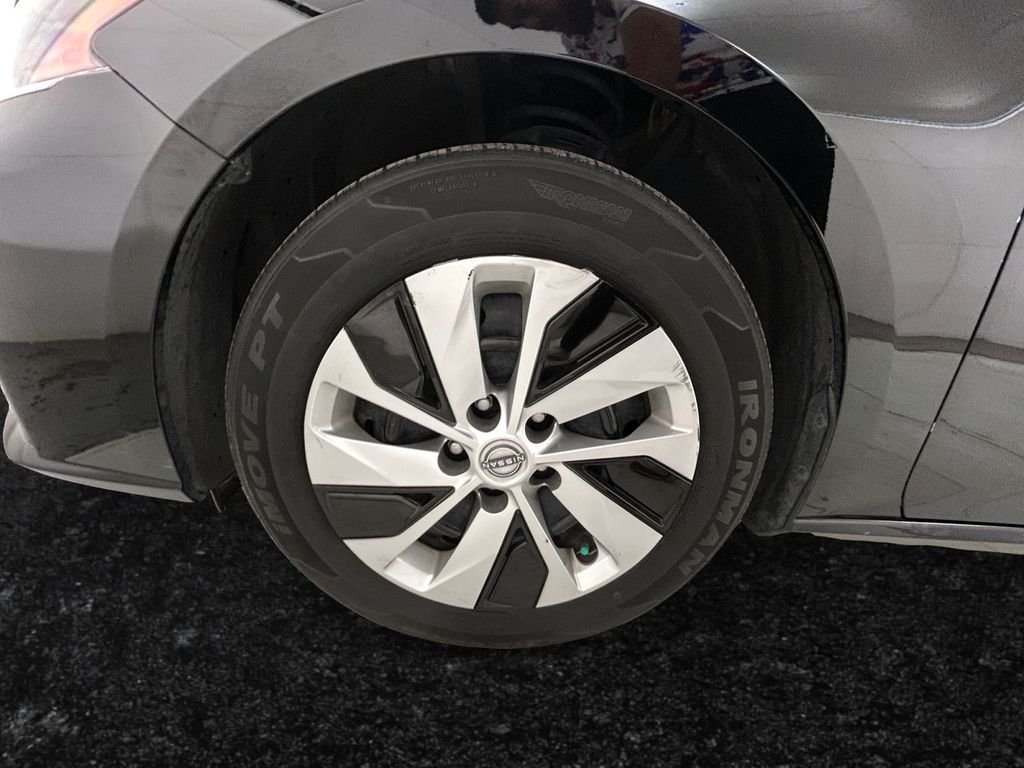Used 2024 Black Nissan 2.5 S image 18