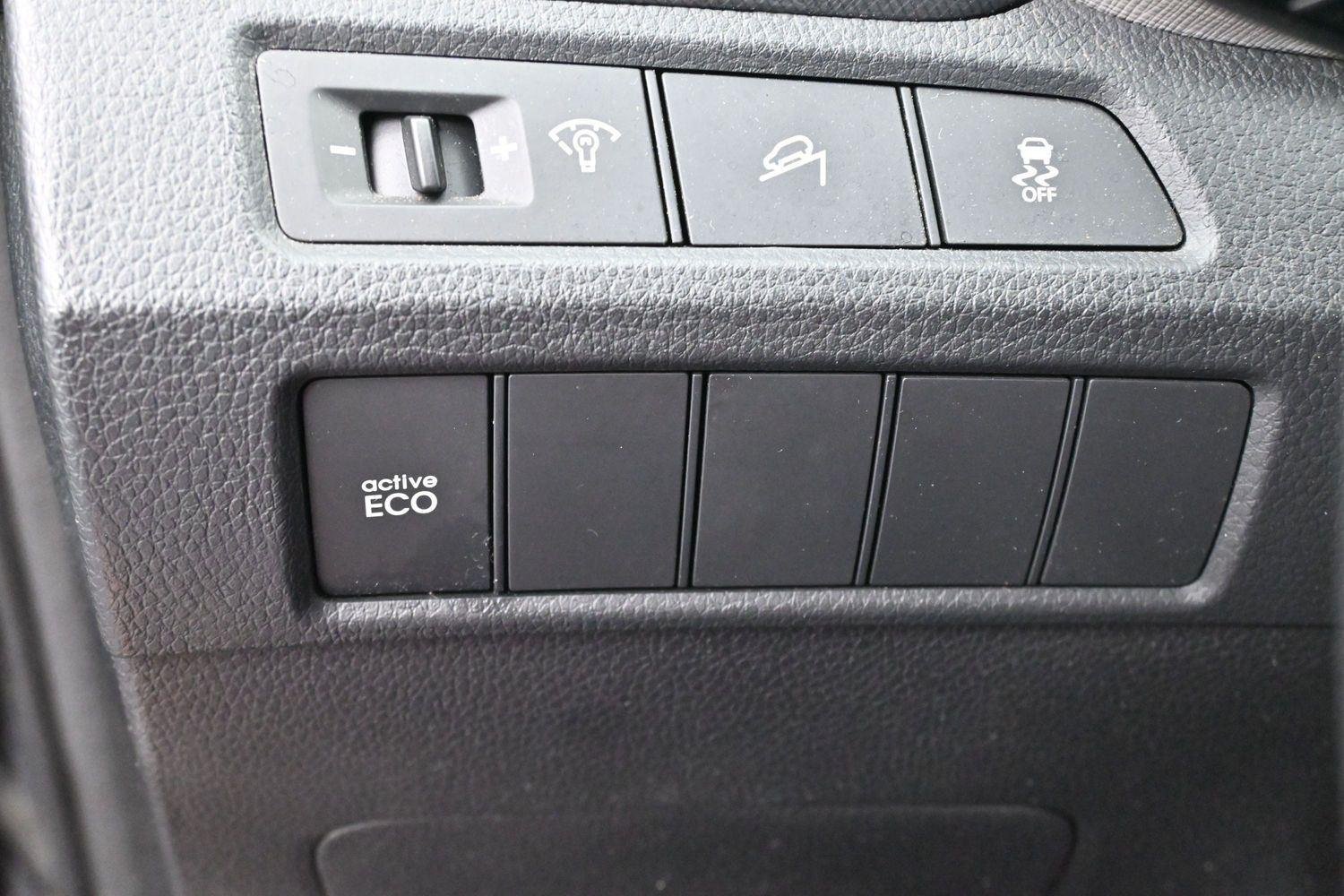 Used 2016 Twilight Black Hyundai FWD 4dr 2.4 image 22