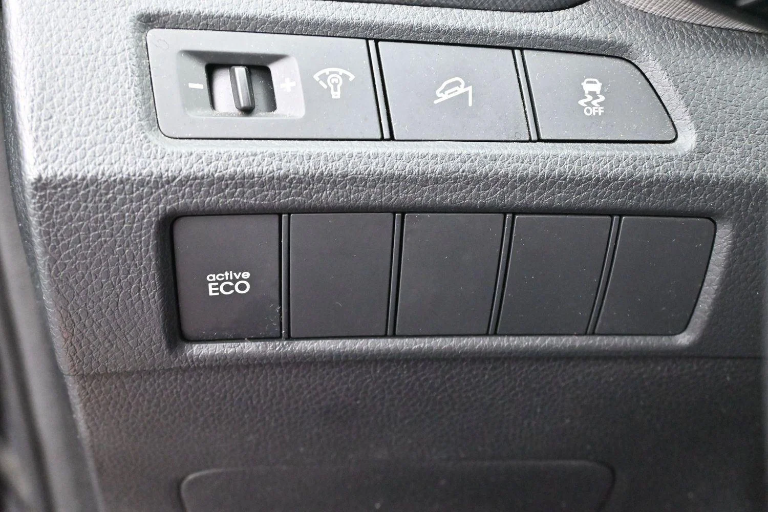 Used 2016 Twilight Black Hyundai FWD 4dr 2.4 image 22