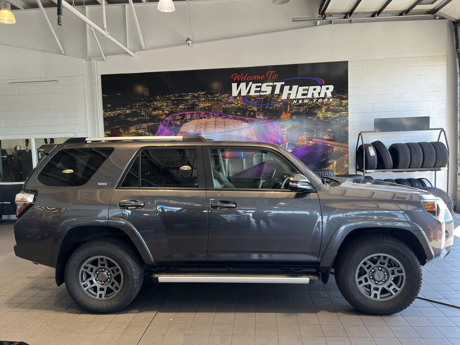 Used 2019 Gy Toyota SR5 image 9