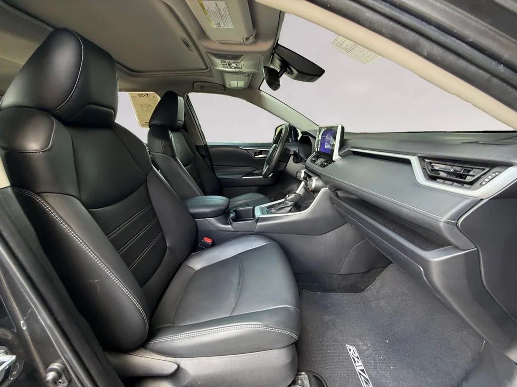 Used 2025 Gray Toyota XLE Premium image 17
