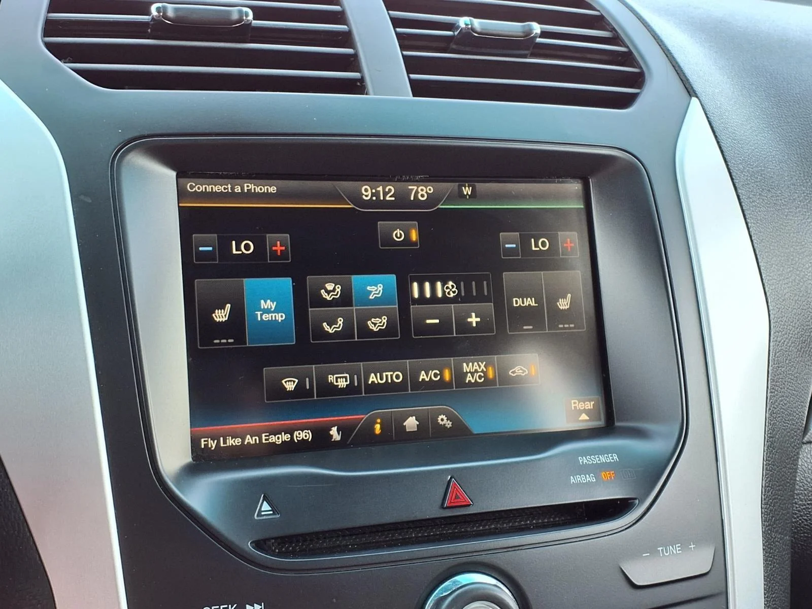 Used 2015 White Platinum Metallic Tri-Coat Ford XLT image 5
