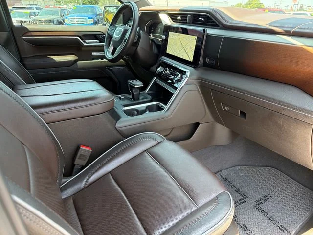 Used 2025 White GMC Denali image 24