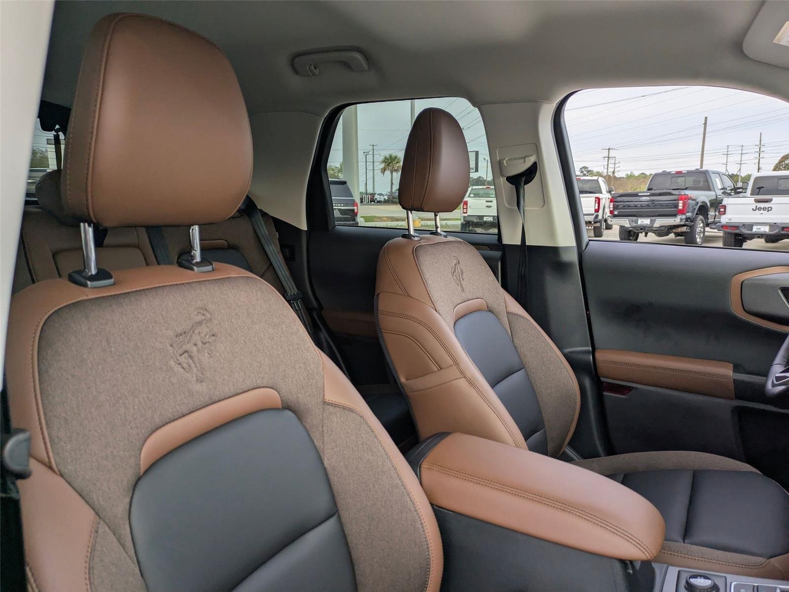 New 2025 Ruby Red Metallic Tinted Clearcoat Ford Outer Banks® image 34