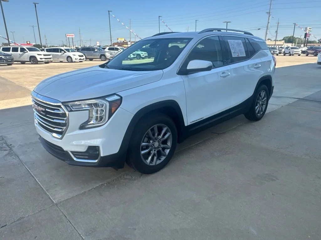 Used 2023 White GMC SLT image 27