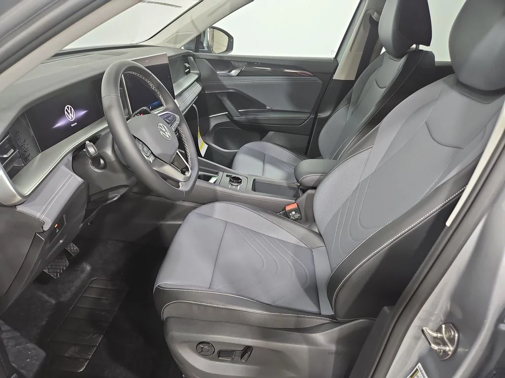 New 2026 Silver Volkswagen 2.0T SE image 9