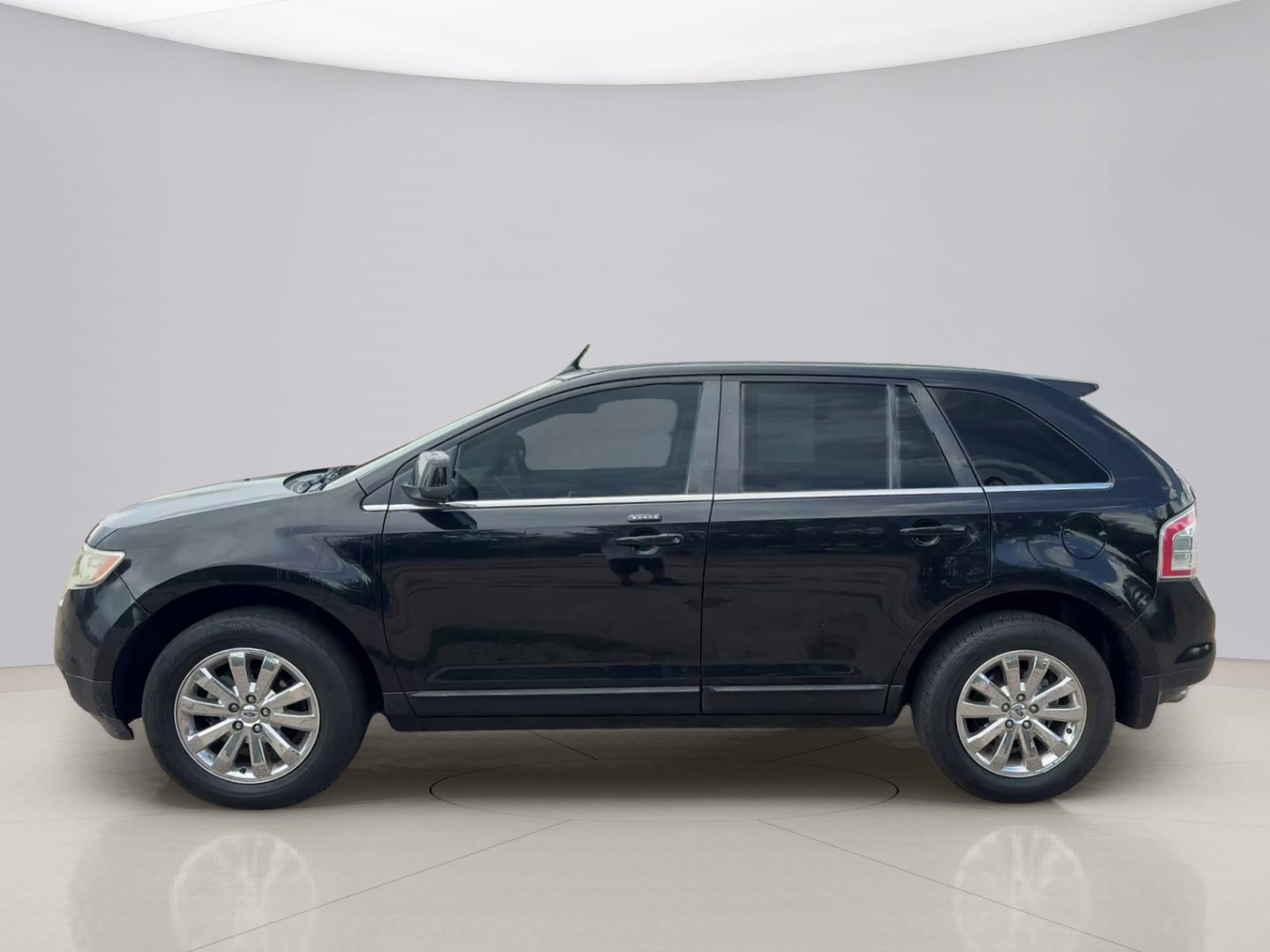 Used 2008 Black Ford LIMITED image 2
