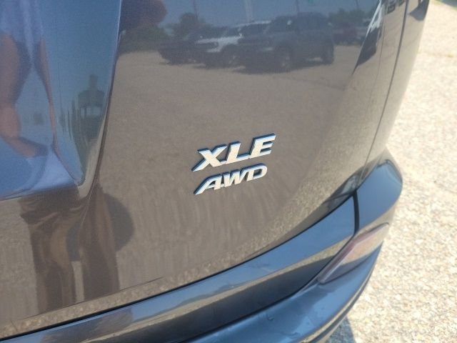 Used 2016 Magnetic Gray Metallic Toyota XLE image 24