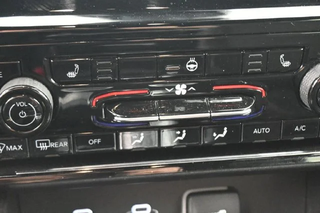 Used 2024 Black Jeep Altitude X image 31