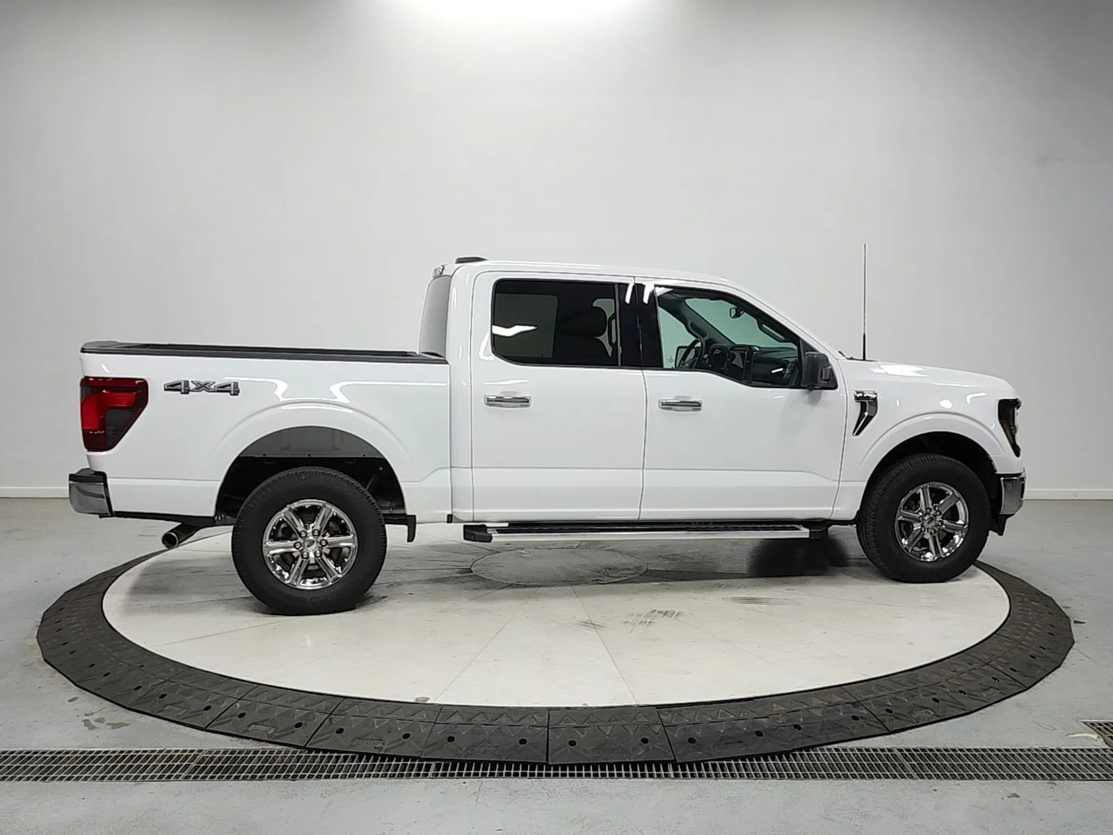 Used 2024 White Ford XLT image 8