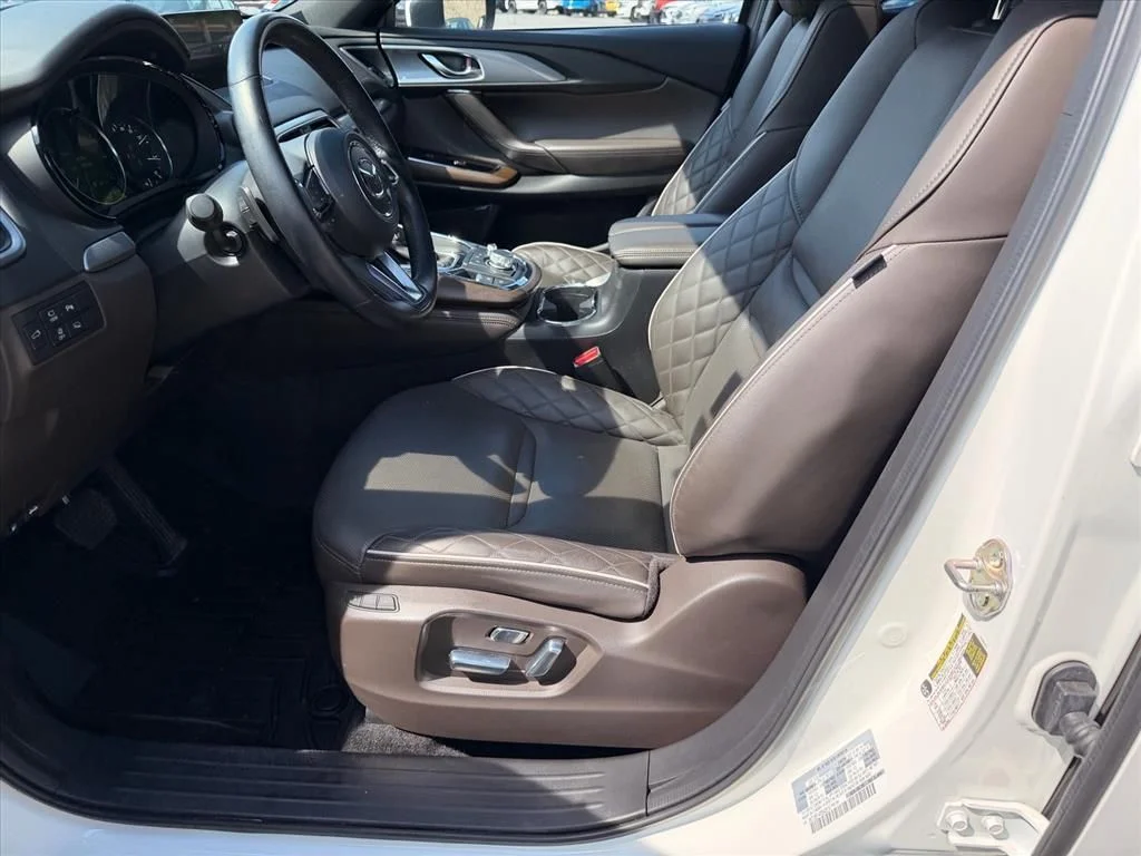 Used 2023 White Mazda Signature image 8