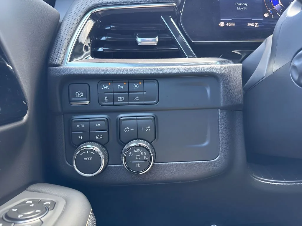 Used 2026 Polar White Tricoat Chevrolet Premier image 25