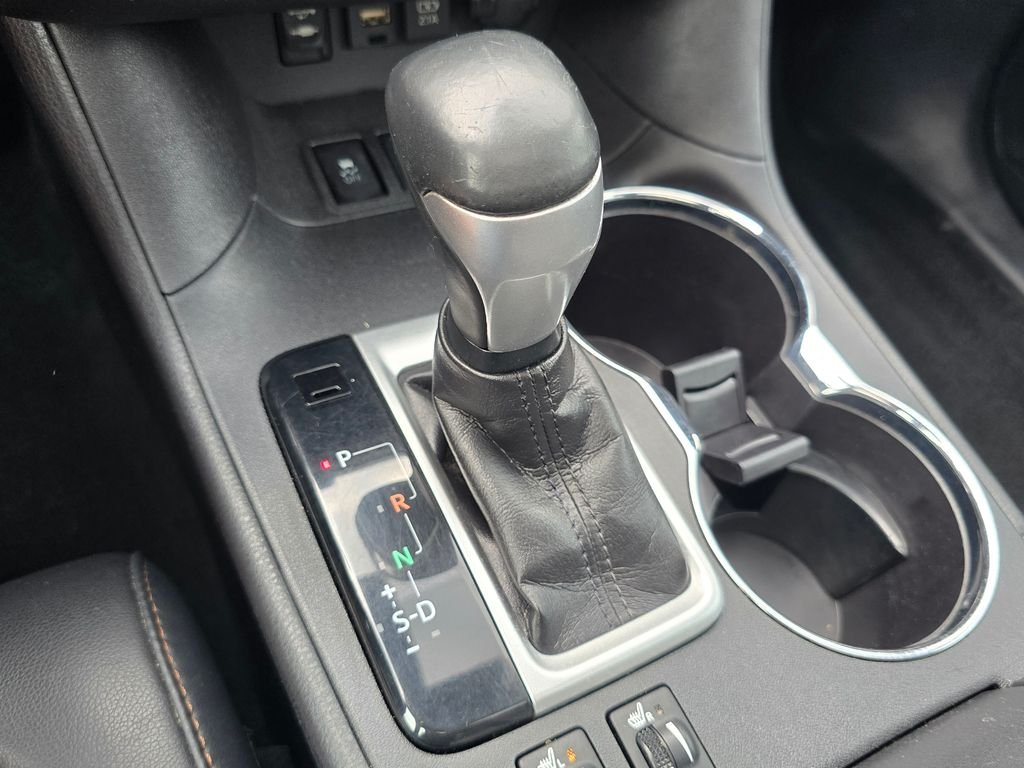 Used 2019 Black Toyota XLE image 29
