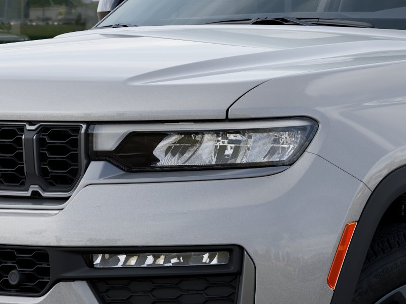 New 2026 Silver Zynith Exterior Paint Jeep  image 36