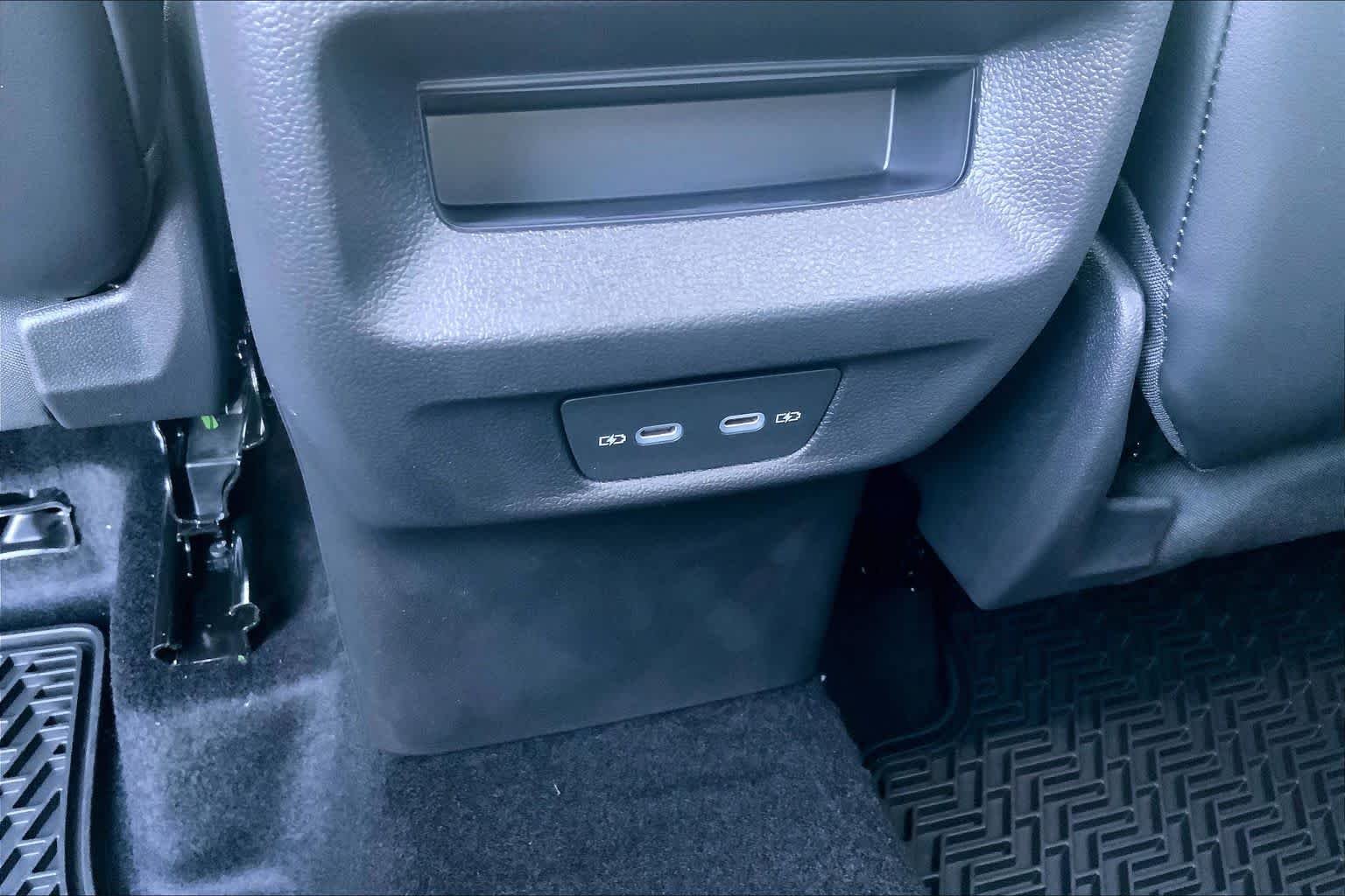 New 2026 Platinum Gray M Volkswagen SE image 20